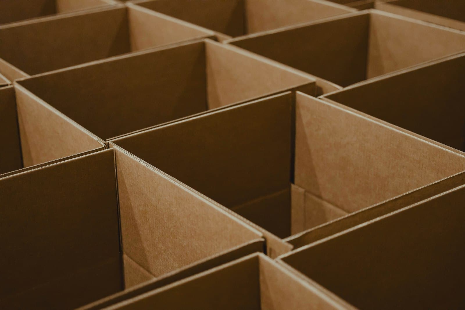 Corrugated divider inserts that keep each piece separate in transit
